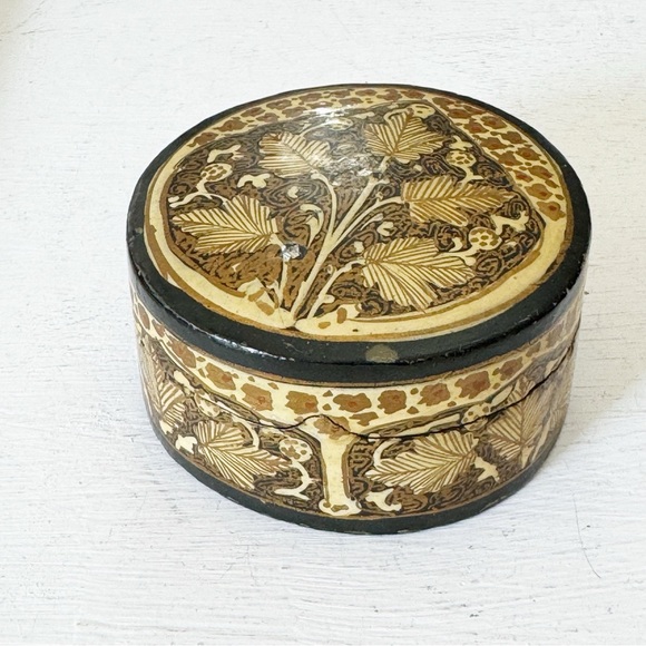The India Craft House Kashmiri Art Paper Mache & Wood Round Trinket Box Vintage - Picture 2 of 12